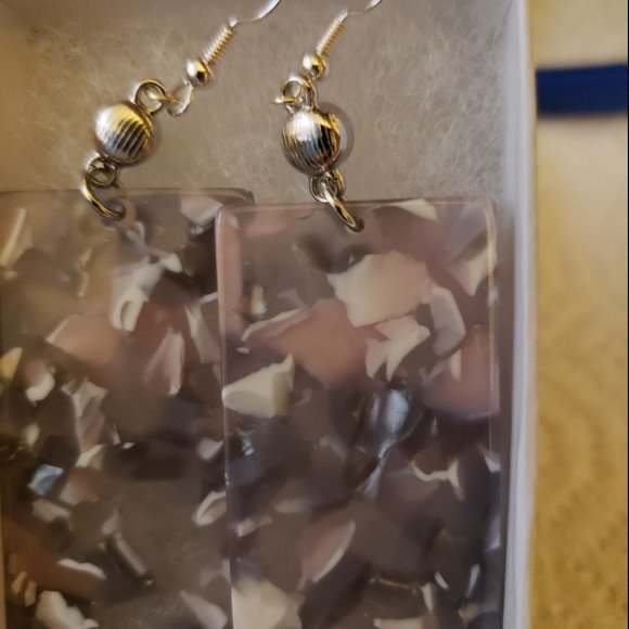 Earring - Picture 9 of 10